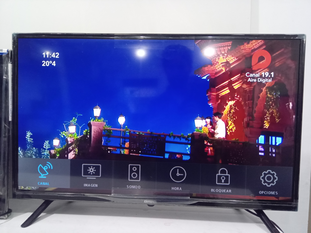 Televisor Led Convencional De 32 '' Marca Aiwa Modelo Aw32b84 Usado En Buen Estado Con Control Sin Caja Acc PatitasCable Corriente