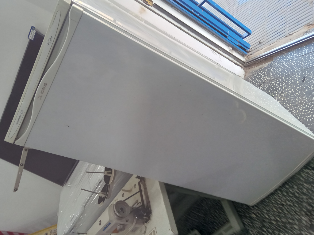 Heladera Marca Cce Modelo Refrigerador 320 Usado En Buen Estado Litros No Tiene Acc 3 EstantesPorta VasosCable Corriente