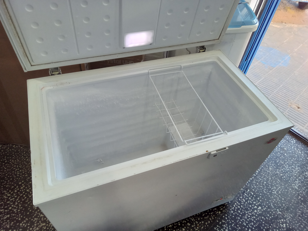 Congeladora / Frezzer Marca Tokyo Litros 249 Modelo Cgtcon300df Usado En Buen Estado Acc Una Bandeja