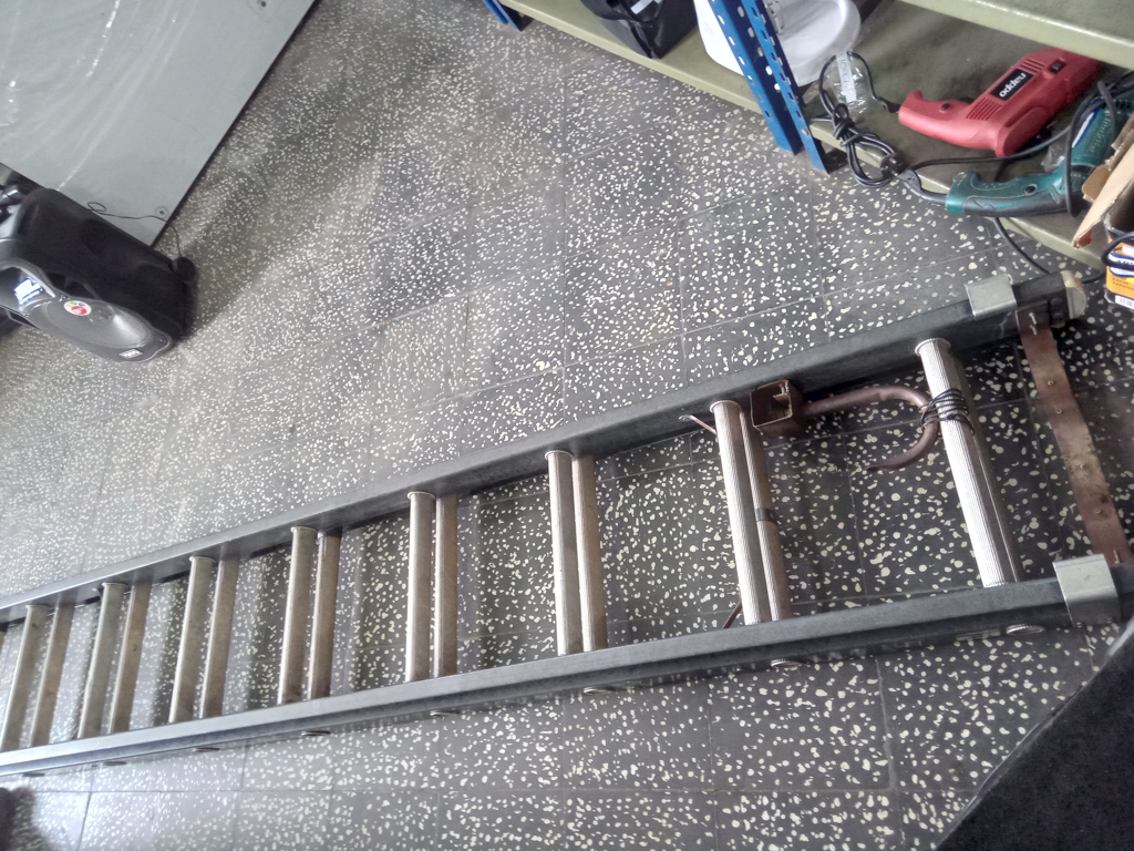 Escalera Marca Stanley Altura 7 M Cap 150 Kg. Usado En Buen Estado Acc No Tiene