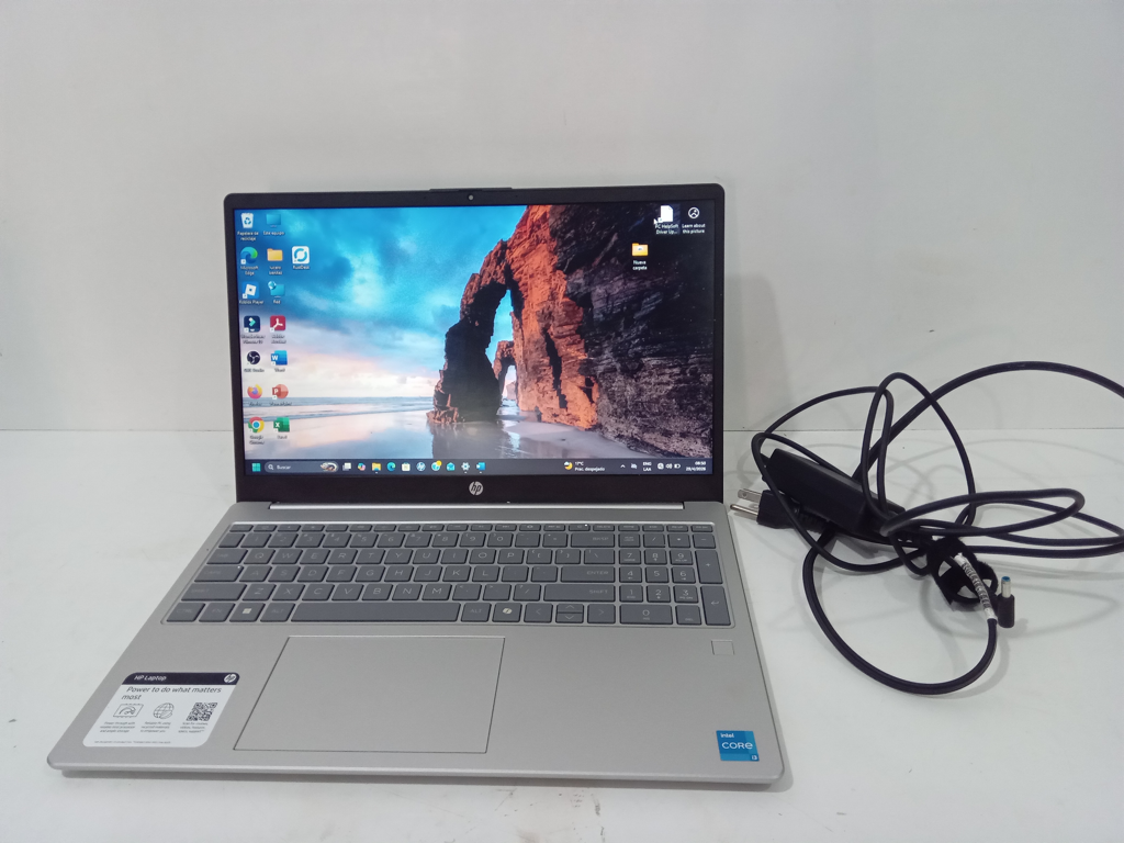 Notebook Marca Hp Modelo Procesador Core I3 Memoria Ram 8 Gb Disco Duro 238 Gb Generacion 12 Acc No Tiene