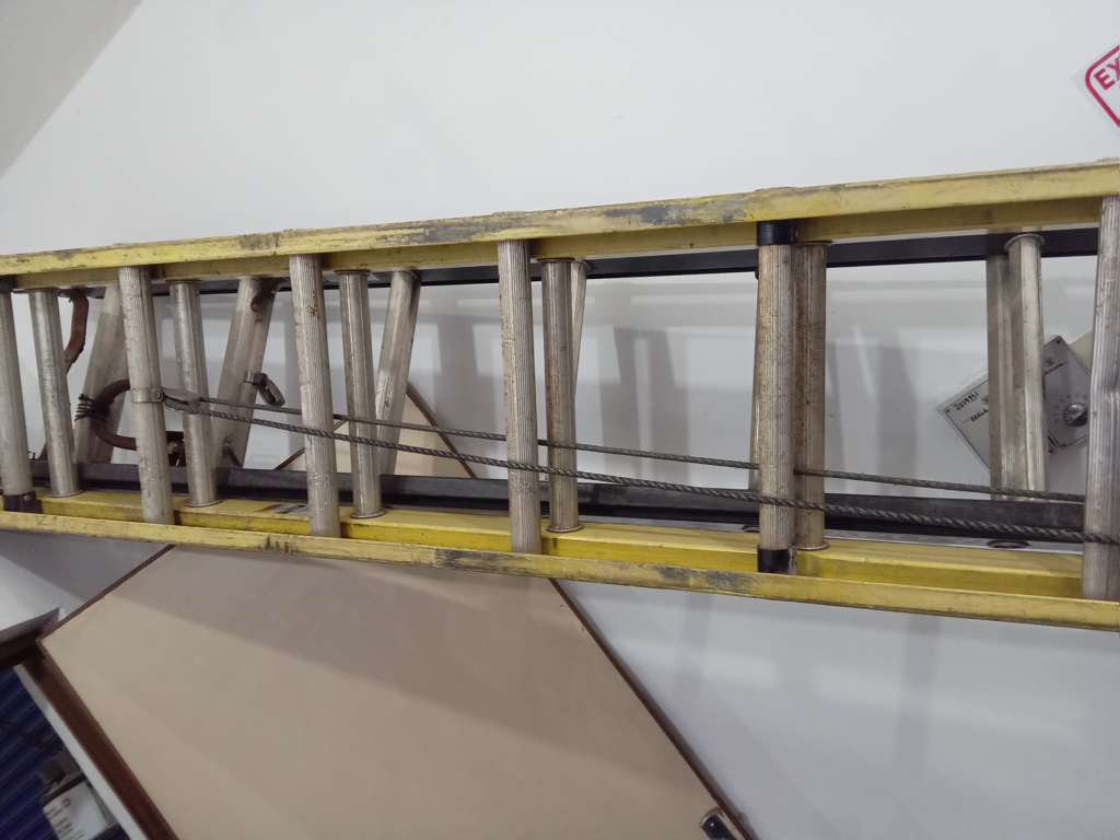 Escalera Marca Stanley Altura 7 M Cap 150 Kg. Usado En Buen Estado Acc Amarillo