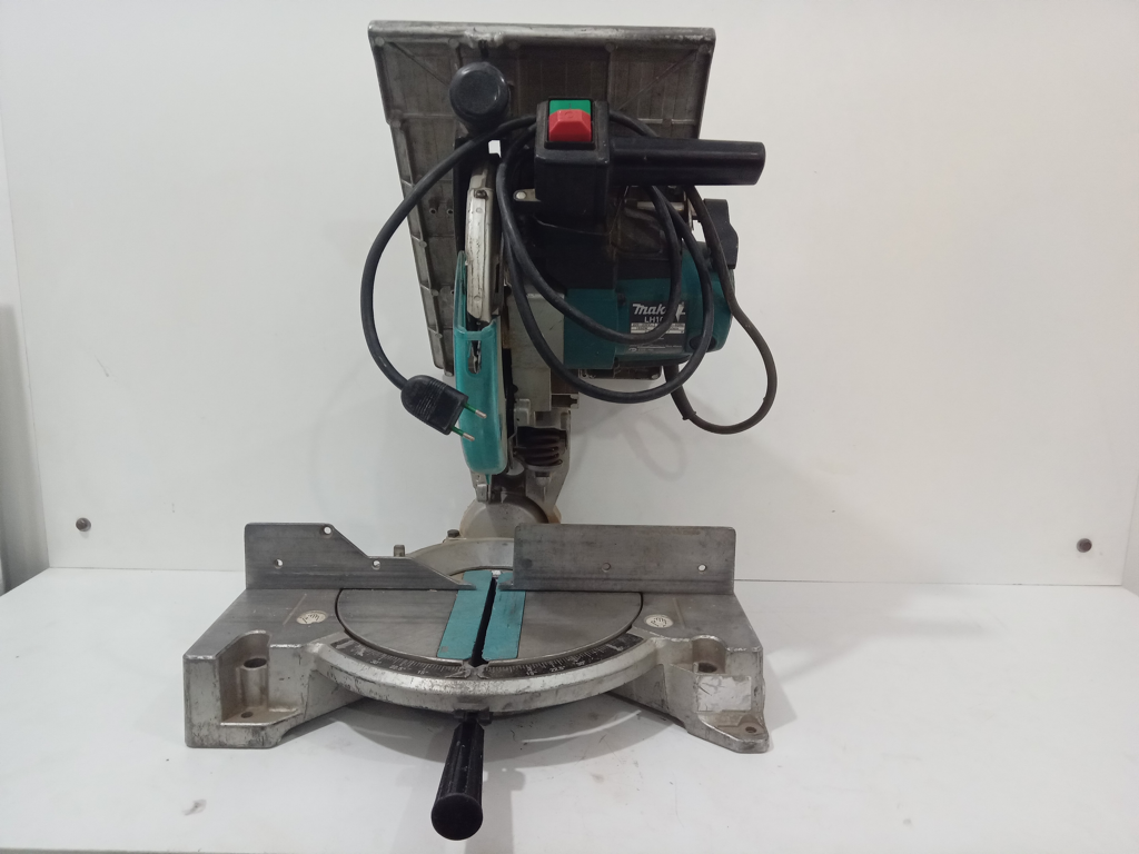 Sierra Tipo De Banco Marca Makita Modelo Lh1040 Usado En Buen Estado Acc DiscoCon Mesa Superior