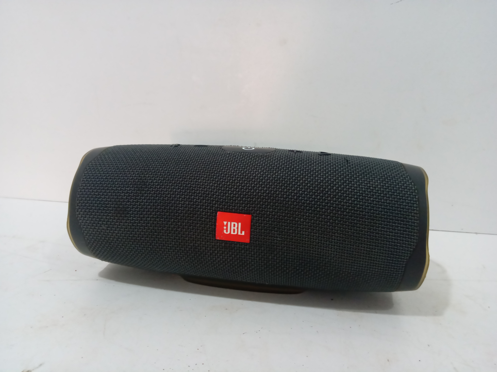 Parlante Portatil Marca Jbl Modelo Charge 2 Usado En Buen Estado Con No Tiene Acc No Tiene