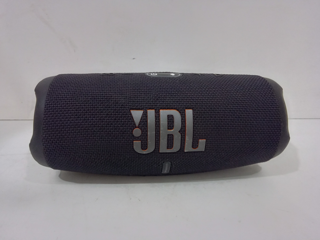 Parlante Portatil Marca Jbl Modelo Charge 5 Usado En Buen Estado Con No Tiene Acc No Tiene
