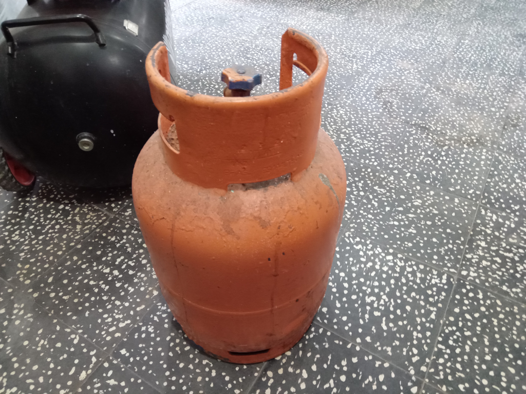 Garrafa Cap 10 Kg. Marca Sugas Usado En Buen Estado Color Naranja Acc No Tiene