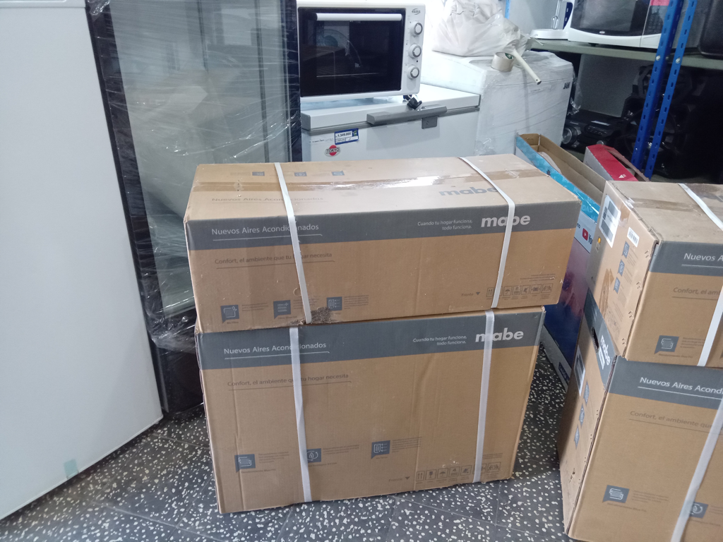 Aire Acondicionado Tipo Split Marca Mabe Potencia Btu 12.000 Con Kit Instalacion Con Control Modelo No Tiene Nuevo Sin Uso Con Caja Acc No Tiene