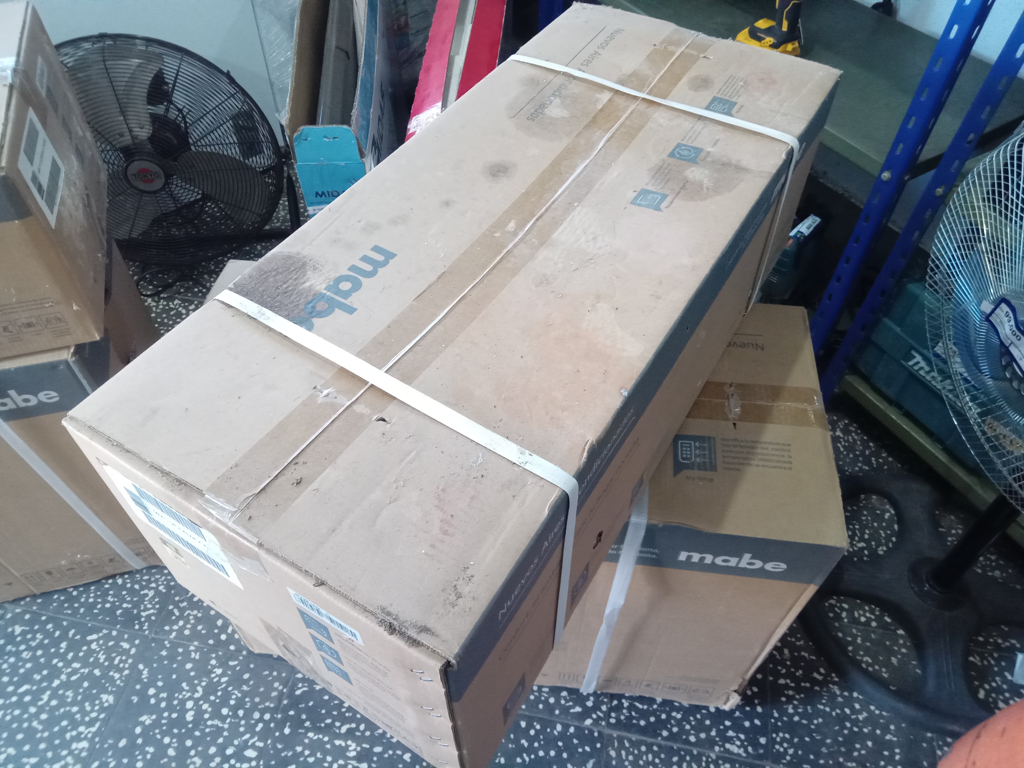 Foto 3 de Aire Acondicionado Tipo Split Marca Mabe Potencia Btu 12.000 Con Kit Instalacion Con Control Modelo No Tiene Nuevo Sin Uso Con Caja Acc No Tiene