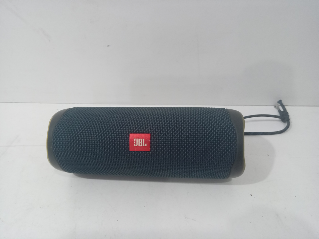 Parlante Portatil Marca Jbl Modelo Flip 5 Usado En Buen Estado Con No Tiene Acc No Tiene