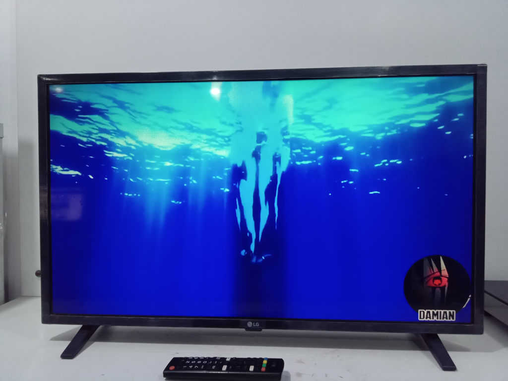 Televisor Led Smart De 32 '' Marca Lg Modelo 32lm630bpsb Con Control Usado En Buen Estado Acc Patitas