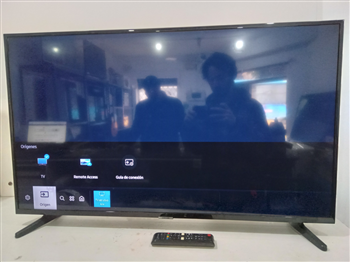 Televisor Led Smart De 43 '' Marca Samsung Modelo Un3tu7090g Con Control Usado En Buen Estado Acc Patitas