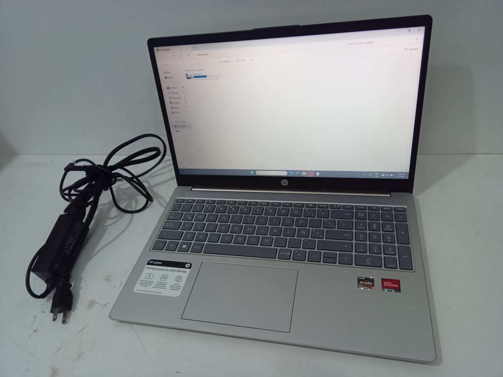 Notebook Marca Hp Modelo 15fc00061a Procesador Rzen3 Memoria Ram 8 Gb Disco Duro 237 Gb Generacion 7 Acc No Tiene