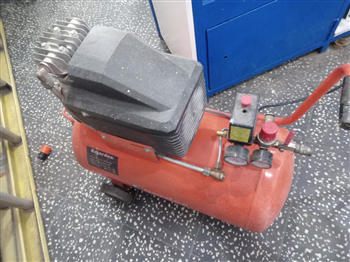 Compresor De Aire Marca Gardex Modelo No Visile Potencia Hp No Tiene Usado En Buen Estado Acc No Tiene