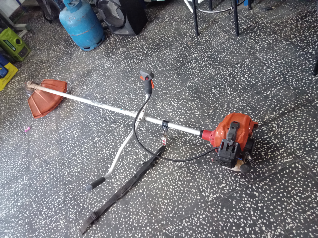 Desmalezadora Marca Husqvarna Modelo 131r Usado En Buen Estado Original Si Acc No Tiene