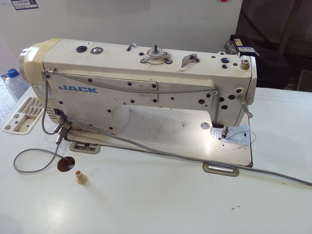 Maquina De Coser Industrial Tipo Recta Marca Jack Modelo Jk-9100b Usado En Buen Estado Acc Cable CorrientePedal