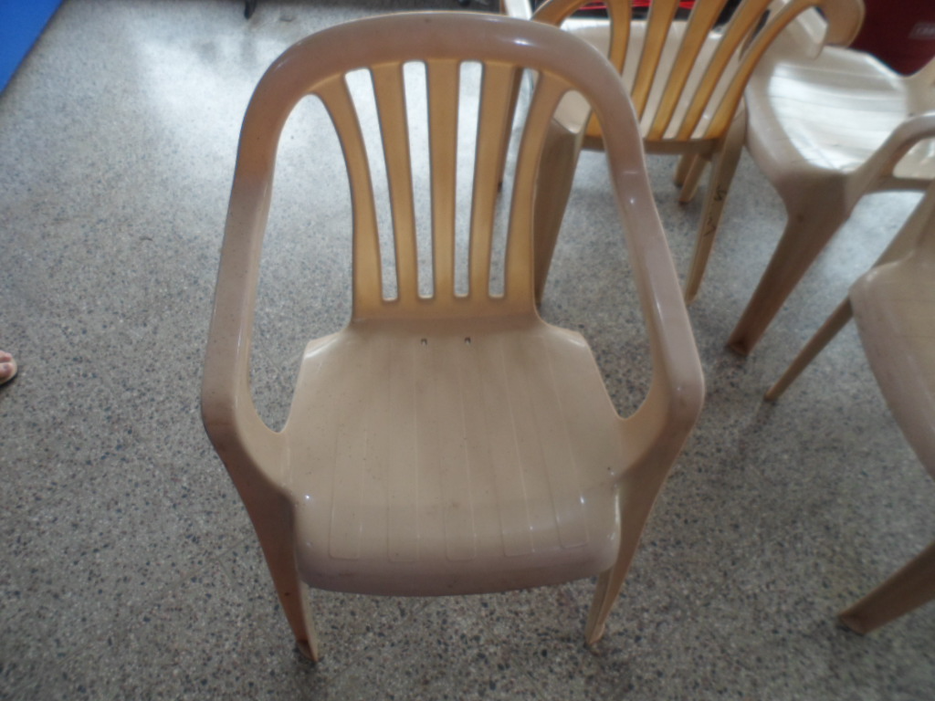 Silla Usado En Buen Estado Color Crema Acc No Tiene