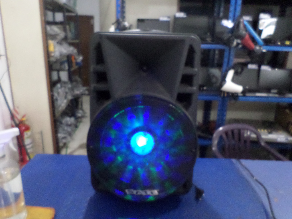 Caja De Sonido Amplificada Marca Sate Modelo As-1215 Sin Control Usado En Buen Estado Acc Con Caja Rueditas De Transporte Con Antena