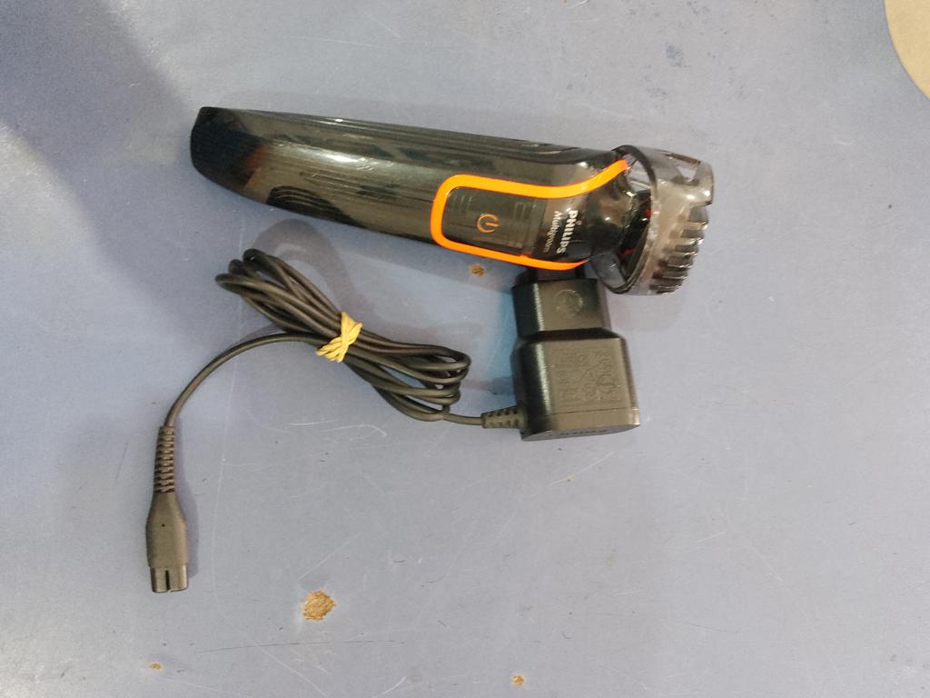 Maquina De Cortar Cabello Marca Philips Modelo Multigroom Acc Cargador