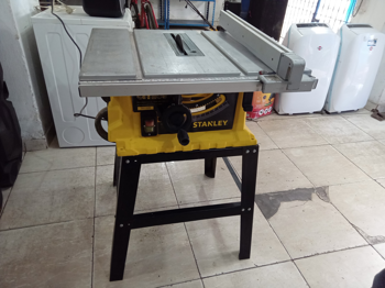 Sierra Tipo : De Banco Marca Stanley Modelo Sst1801 Usado En Buen Estado Acc: Disco Base Comentario: 1800watts Tipo De Mesa