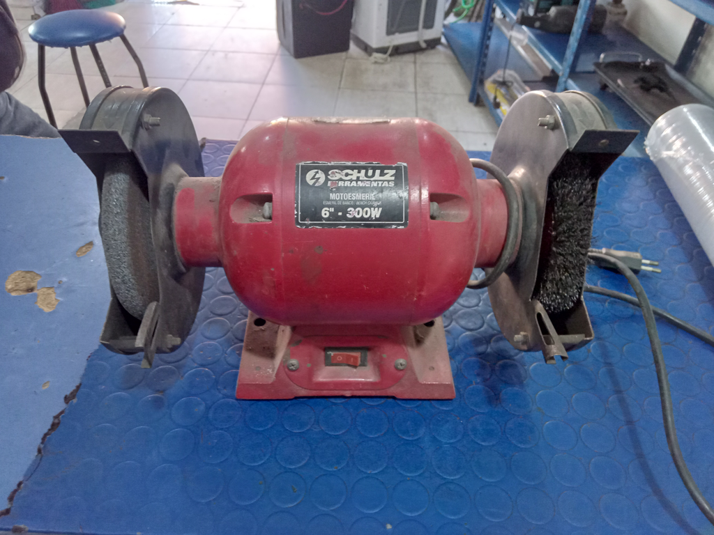 Esmeril Marca Shulz Modelo 6 Usado En Buen Estado Acc Con Disco Tipo Piedra Y Alambre