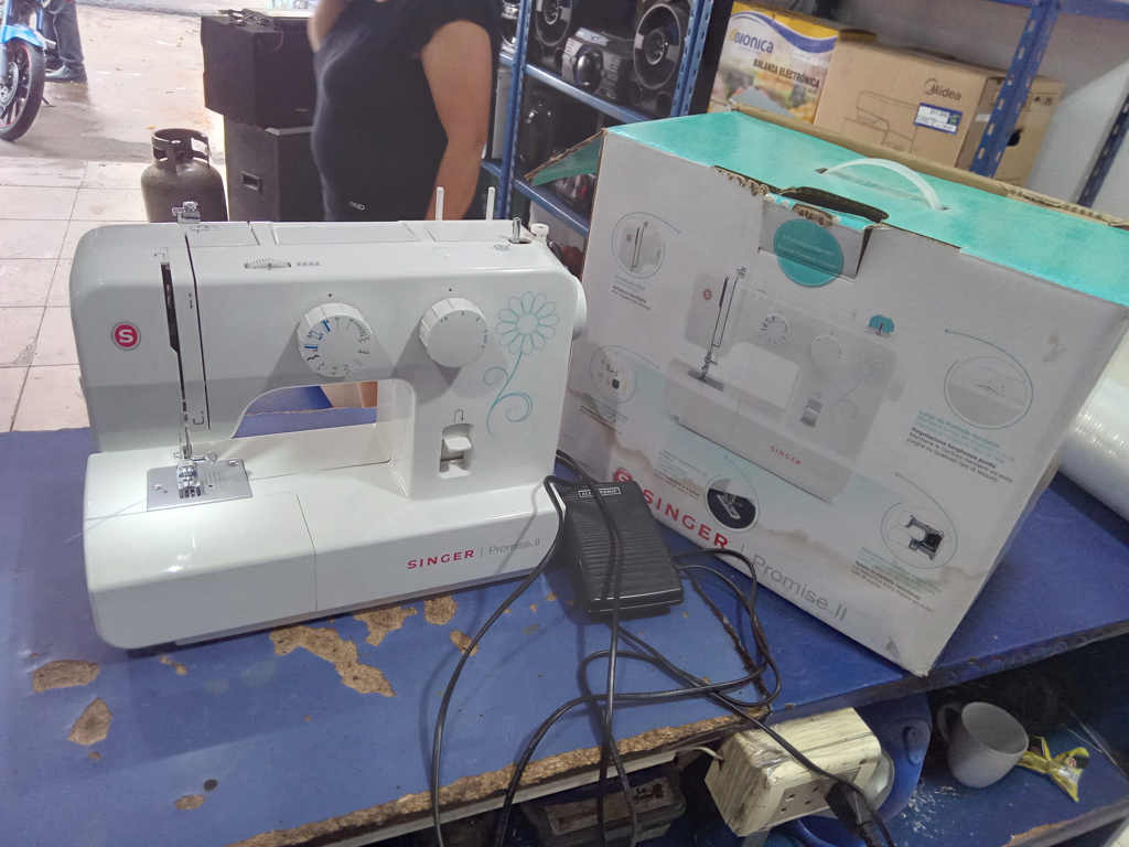 Maquina De Coser Familiar Marca Singer Modelo Promise Ii Usado En Buen Estado Acc Pedal Y Caja