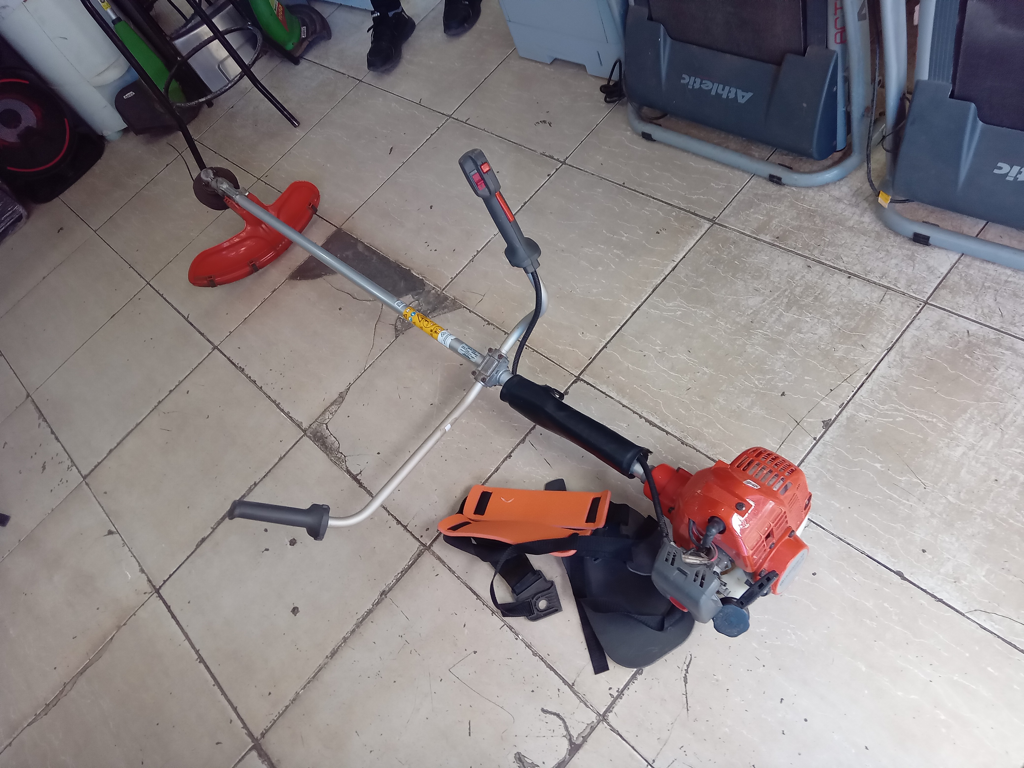 Desmalezadora Marca Husqvarna Modelo 236r Usado En Buen Estado Original Si Acc Cabezal C/ Nailon ArnesProtector