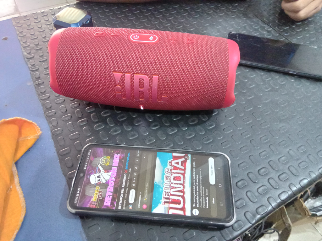 Speaker Potencia Watts 10 Marca Jbl Sin Control Modelo Charge 5 Usado En Buen Estado Sin Caja Acc No Tiene