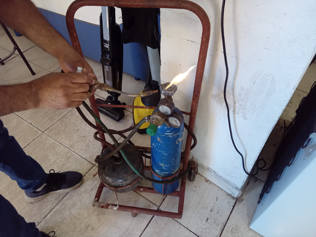 Soldador Autogena Marca No Tiene Usado Con Desgaste Con Base Con Ruedas Acc Tubo De Oxigeno 1metro AproxGarrafita De 2kg AproxMangueraPico SoldadorManometro
