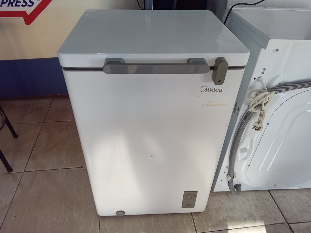 Congeladora / Frezzer Marca Midea Litros 99 Modelo Mdrc142fzg01 Usado En Buen Estado Acc Canastilla