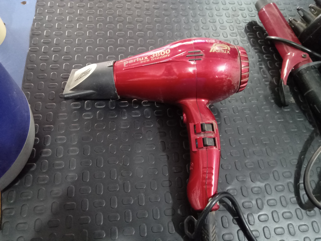 Secador De Pelo Marca Parlux Modelo 3800 No Tiene Acc Pico