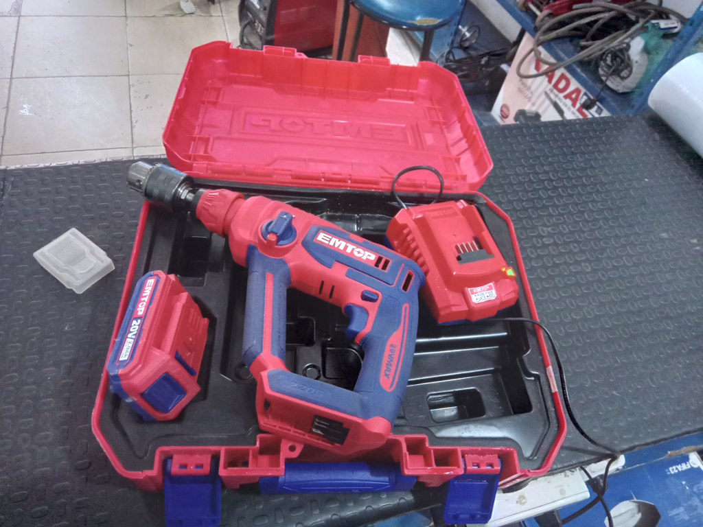 Taladro Marca Emtop Modelo Elrh201681 Acc Cargador 1 Bateria Adaptador Mandrill Estuche Rigido