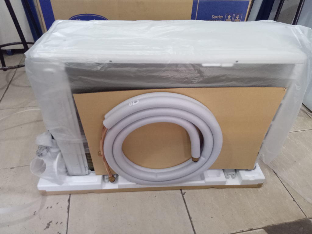 Aire Acondicionado Tipo Split Marca Carrier Potencia Btu 12.000 Con Kit Instalacion Con Control Modelo 38cssa013 Nuevo Sin Uso Con Caja Acc Todos Sus Accesorios