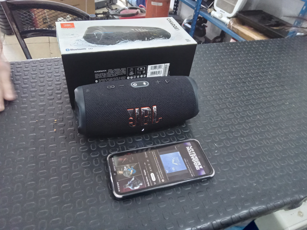 Speaker Potencia Watts 10 Marca Jbl Sin Control Modelo Charge 5 Usado Con Desgaste Con Caja Acc No Tiene