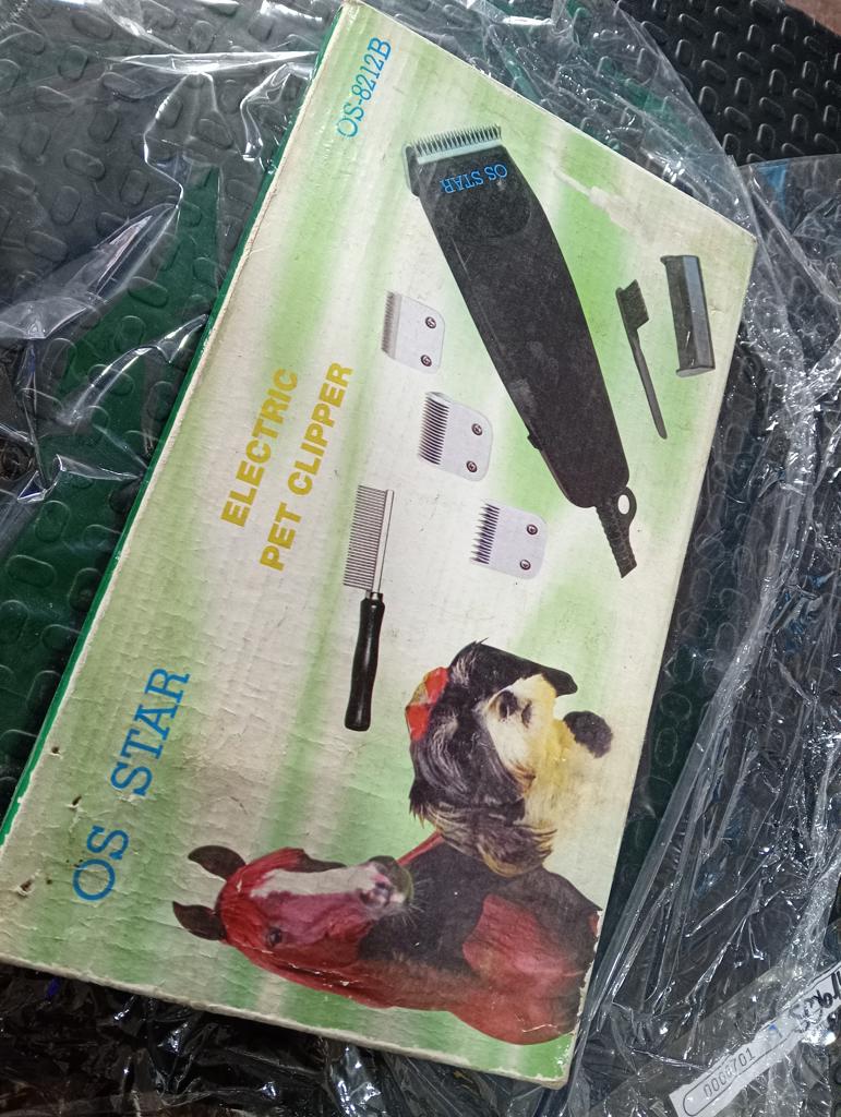 Foto 3 de Maquina De Cortar Cabello Marca Os Star Modelo Os-8212 Usado En Buen Estado Acc 2 Dientes Caja