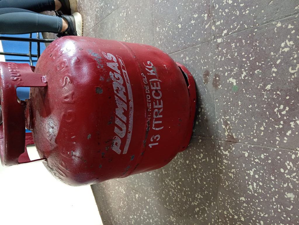 Garrafa Cap 13 Kg. Marca Pumagas Usado En Buen Estado Color Rojo Acc No Tiene