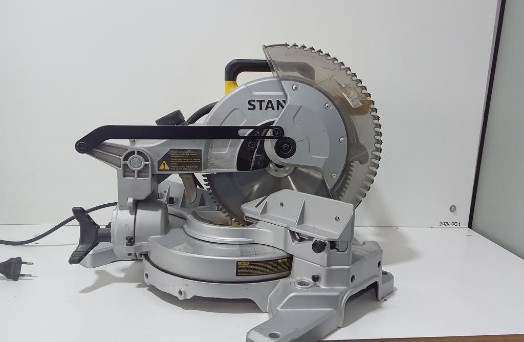 Sierra Tipo Ingletadora Marca Stanley Modelo Sm16-B2c Usado En Buen Estado Acc ManijaProtectorDisco De Corte