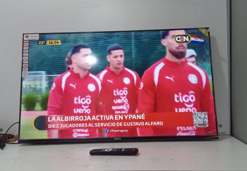 Televisor Led Smart De 43 '' Marca Tokyo Modelo Tvtokff43gtv Con Control Usado En Buen Estado Acc 2 PatitasTornillo