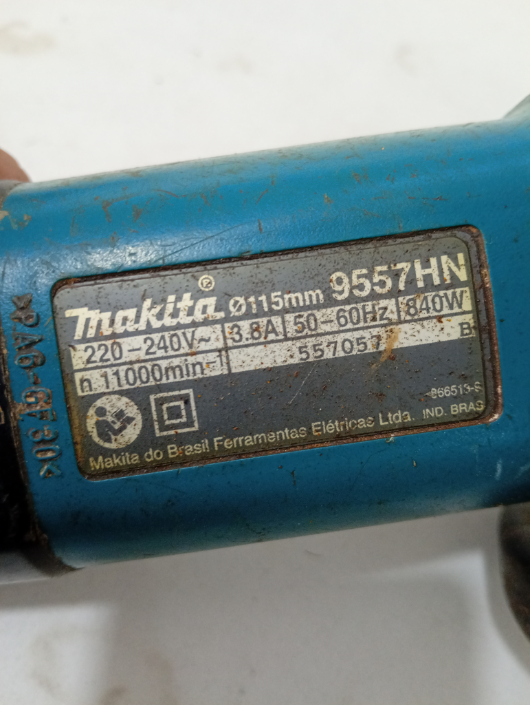Foto 3 de Pulidora Marca Makita. Modelo 9557hn Tamaño Pequeño Usado En Buen Estado Acc Protector