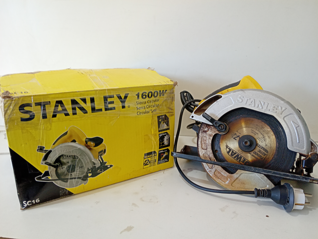 Sierra Tipo Circular Marca Stanley Modelo Sc16 Usado En Buen Estado Acc Protector