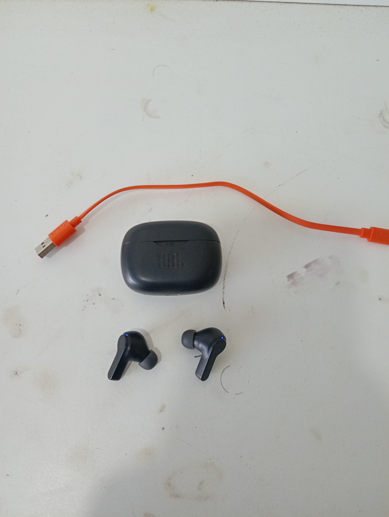 Auricular Marca Jbl Original Modelo Vive Beam Usado En Buen Estado Con Cargador Acc No Tiene
