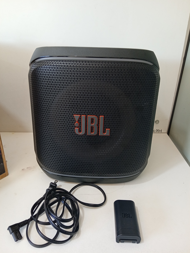 Parlante Portatil Marca Jbl Modelo Encore Essential 2 Usado En Buen Estado Con Bateria Acc Cable Power
