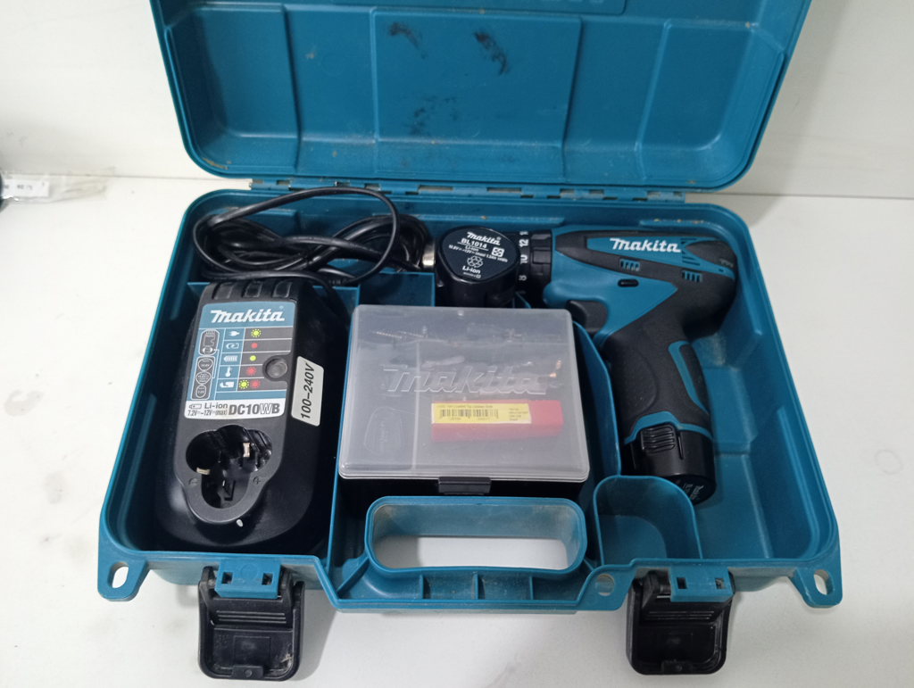 Taladro Marca Makita A Bateria Modelo Hp330d Acc Dos BateriasCargadorCaja Con MechasBandolera