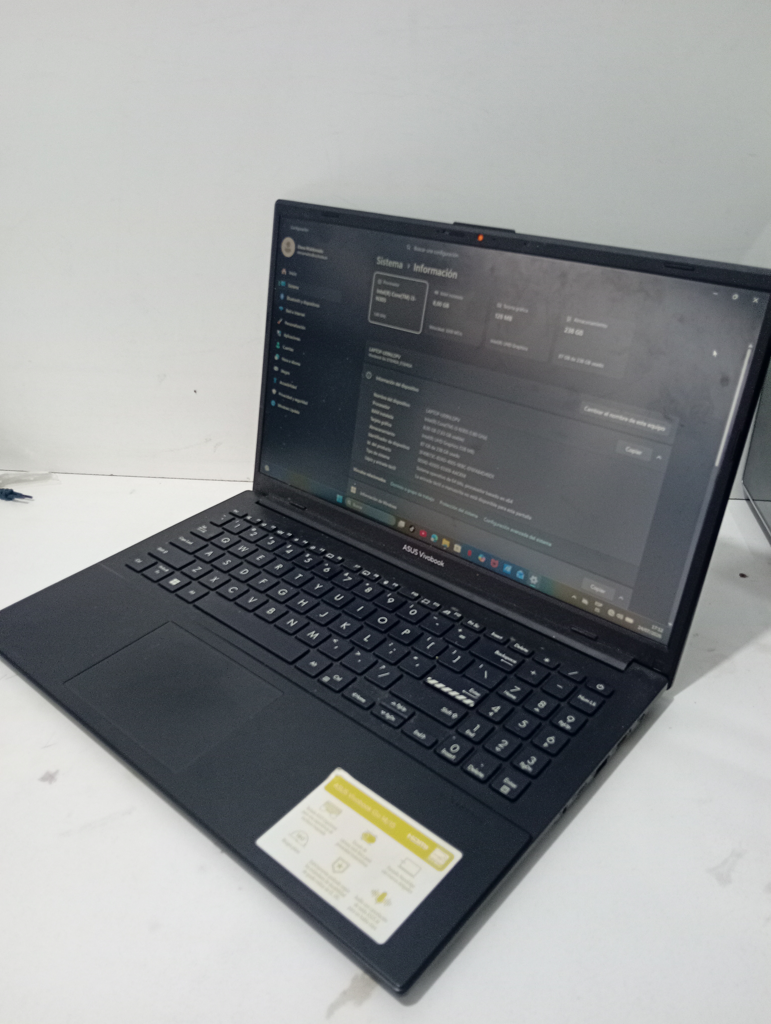 Notebook Marca Asus Vivobook Modelo E1504g Procesador I3 Memoria Ram 8 Gb Disco Duro 238 Gb Generacion 3 Acc Teclado Numerico