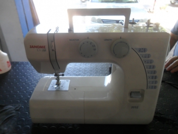 Maquina De Coser Familiar Marca Janome Modelo 2032 Usado En Buen Estado Acc: Pedal