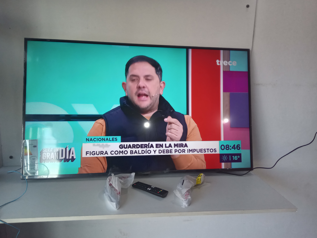 Televisor Led Smart De 50 '' Marca Lg Modelo 50ur7800psb Con Control Usado En Buen Estado Acc Patitas Cable Power