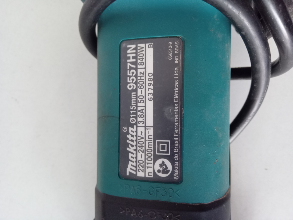 Foto 3 de Pulidora Marca Makita Modelo 9557hn Tamaño Chico Usado En Buen Estado Acc Un Disco De CorteCoberto De Disco