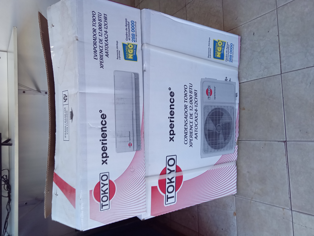 Aire Acondicionado Tipo Split Marca Tokyo Potencia Btu 12.000 Con Kit Instalacion Con Control Modelo Aatoeax24-12chr1 Nuevo Sin Uso Con Caja Acc No Tiene