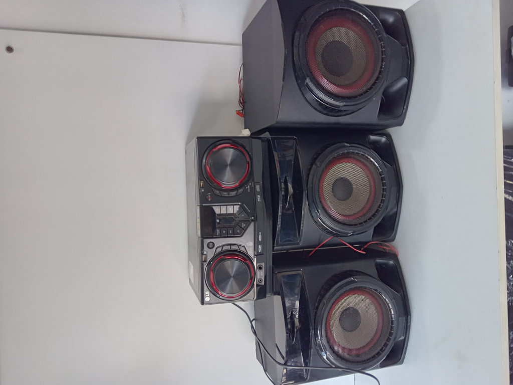 Equipo De Sonido Marca Lg Sin Control Modelo Cj-45 Usado En Buen Estado Acc Dos ParlantesUn Boofer