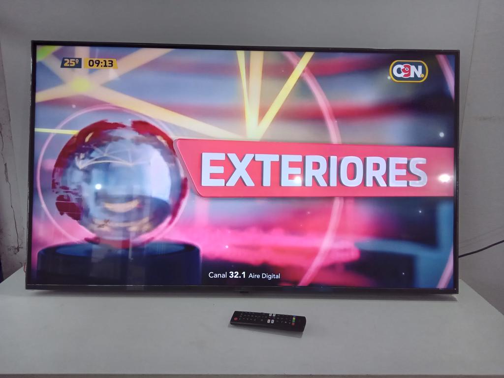 Televisor Led Smart De 50 '' Marca Samsung Modelo 50ur7800psb Con Control Usado En Buen Estado Acc No Tiene