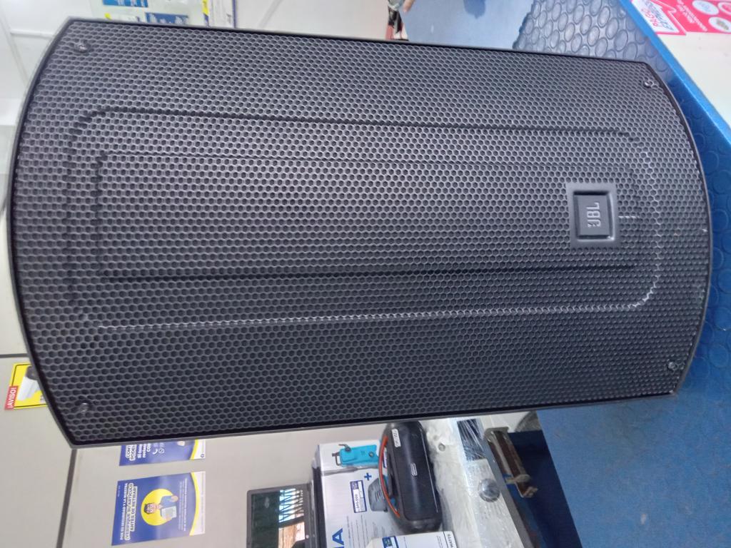 Caja De Sonido Amplificada Marca Jbl De 12 Pulg Modelo Max12 Sin Control Usado En Buen Estado Acc En Caja